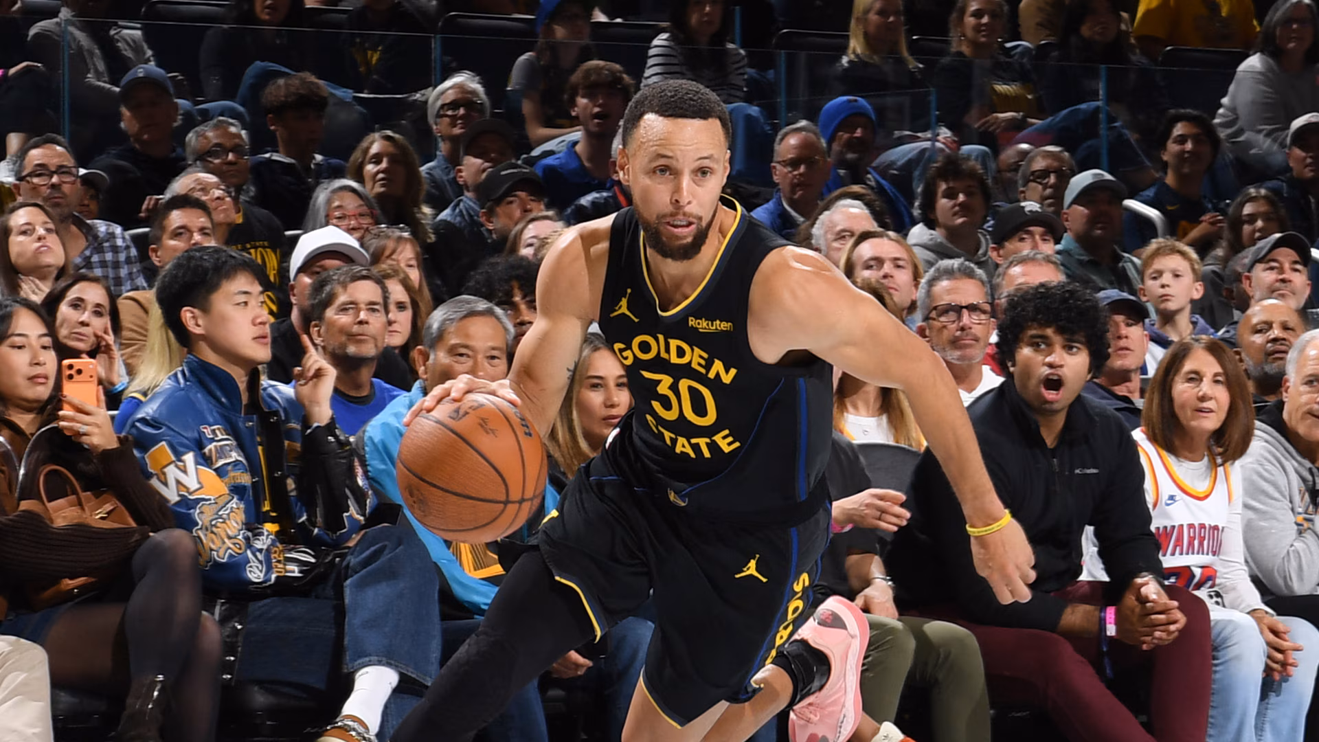 Warriors' Stephen Curry out at least 1 week with quad injury