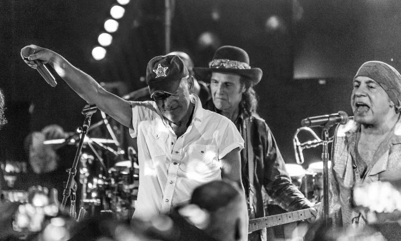 Watch Bruce Springsteen Play Through a Fire Alarm at Wonderfully Chaotic Stone Pony Appearance