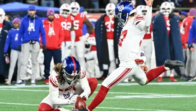 Watch: Giants' Younghoe Koo misses football on field goal attempt