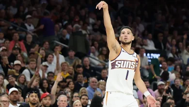 What happened to Devin Booker? Live injury updates for Suns vs. Lakers on 12/1/25