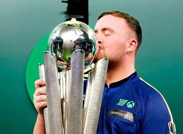 What time is Luke Littler playing tonight at the World Darts Championship?