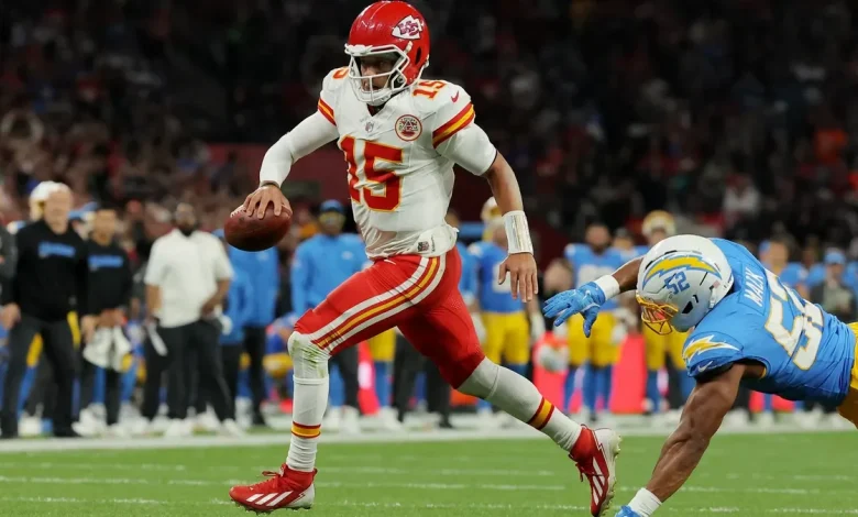 Will Patrick Mahomes play today? Injury news for Chiefs QB in Week 15