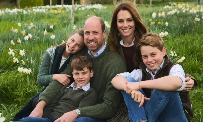 William and Kate reveal Christmas card featuring family photo with George, Charlotte and Louis