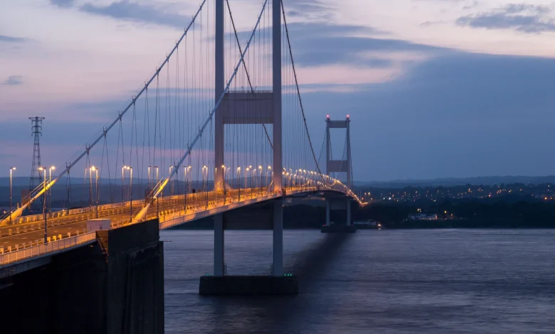 Wind closes Severn Bridge
