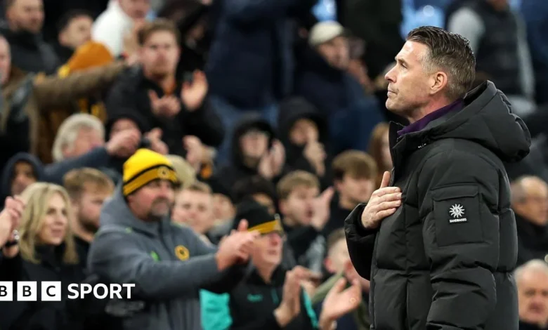 Wolves: Fans urged to leave Molineux empty against Manchester United