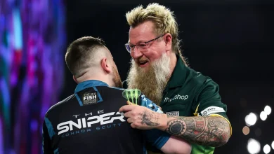 World Darts Championship: Simon Whitlock rediscovers Alexandra Palace magic but loses thriller to Connor Scutt