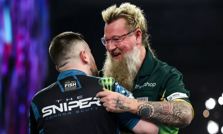 World Darts Championship: Simon Whitlock rediscovers Alexandra Palace magic but loses thriller to Connor Scutt