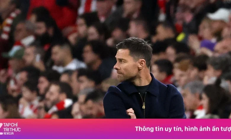 Xabi Alonso está atrapado entre el poder de las estrellas del Real Madrid.