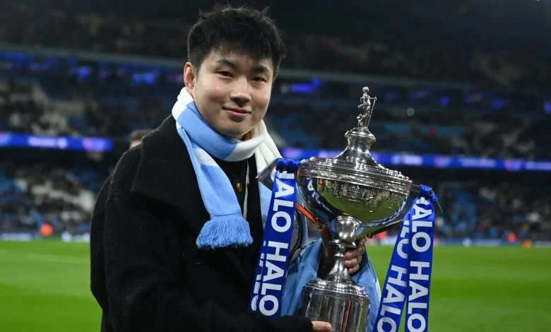 Xintong reveals lifelong love for Prem giants & teaches fave players the sport