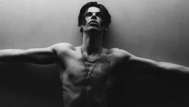 YUNGBLUD has released a new acoustic version of Zombie