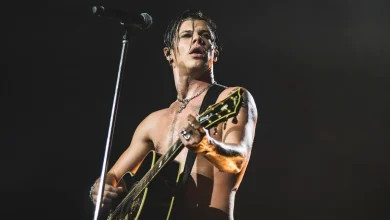 Yungblud Claims The Darkness Are Gatekeeping Rock, While They Say He’s Killing the Genre