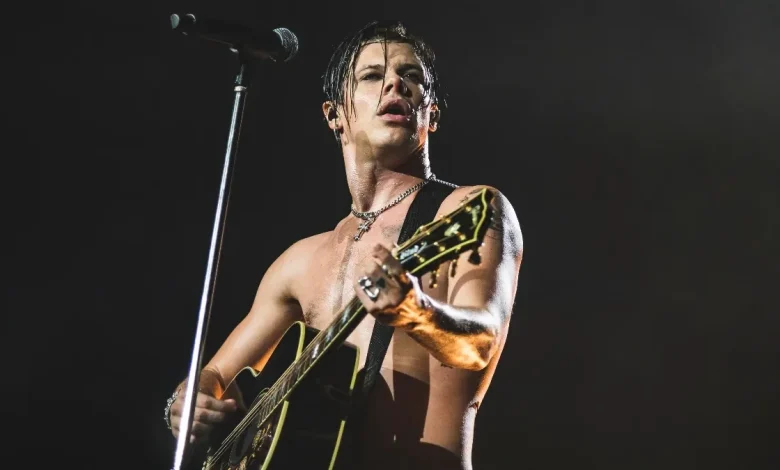 Yungblud Claims The Darkness Are Gatekeeping Rock, While They Say He’s Killing the Genre