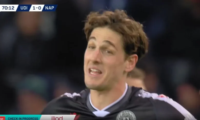 Zaniolo segna ma l'arbitro annulla dopo un controllo al Var: lui prima fa un cuore, poi reagisce così...