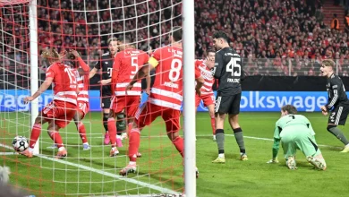 Zwei Eigentore, zwei Elfmeter: Bayern kämpft sich ins Viertelfinale