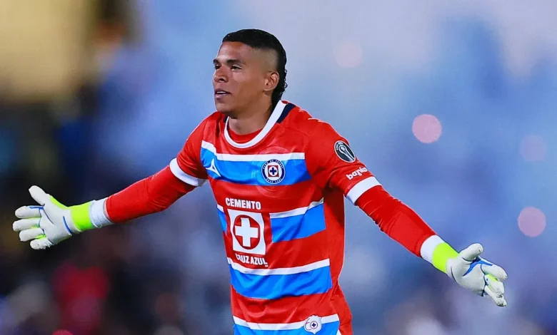 ¿Por qué no juega Kevin Mier en Cruz Azul vs. Chivas por los cuartos de final del Apertura 2025?