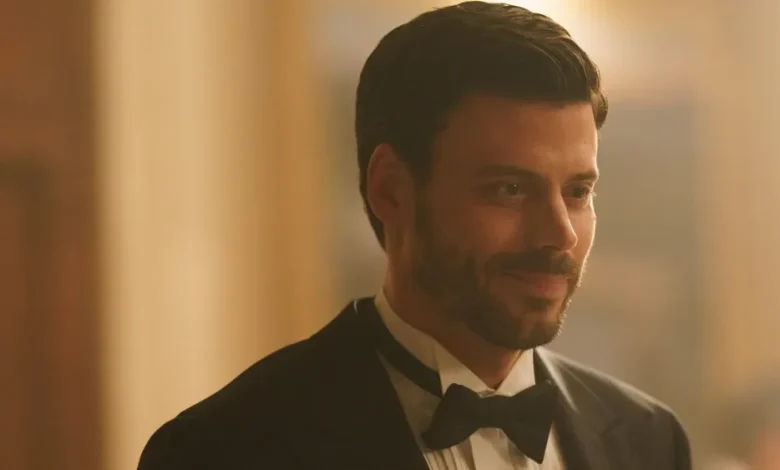 ‘Heated Rivalry’ Star François Arnaud on Episode 3’s Surprise Romance, Sex Scenes With [SPOILER] and Coming Out as Bisexual: ‘I Didn’t Want to Hide’