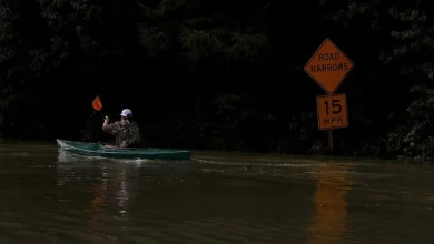 ‘Just heartbreaking’: Looters on kayaks prey on Snohomish flood victims