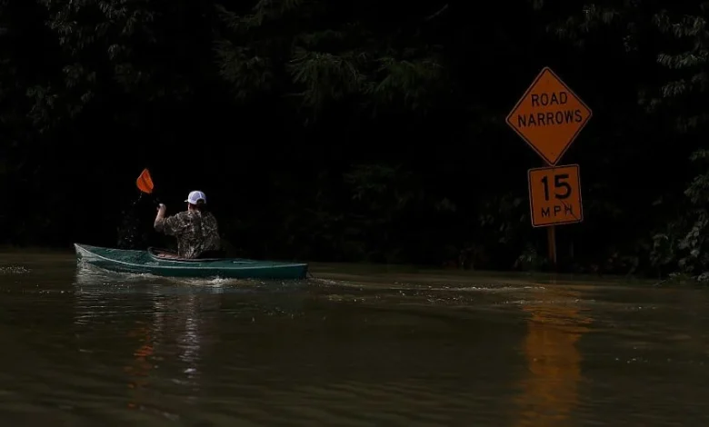 ‘Just heartbreaking’: Looters on kayaks prey on Snohomish flood victims